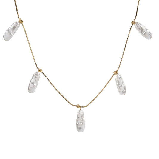 collar o gargantilla de acero dorado hipoalergénico con imitación de perlas. es DE ACERO HIPOALERGÉNICO Y RESISTENTE AL AGUA. sON UNos collares DE PERLAS PEQUEÑAS Y FINAS PAR REGALAR EN EL DÍA DE LA MADRE, DE AMIGO INVISIBLE O PARA UNA PRIMERA COMUNIÓN.