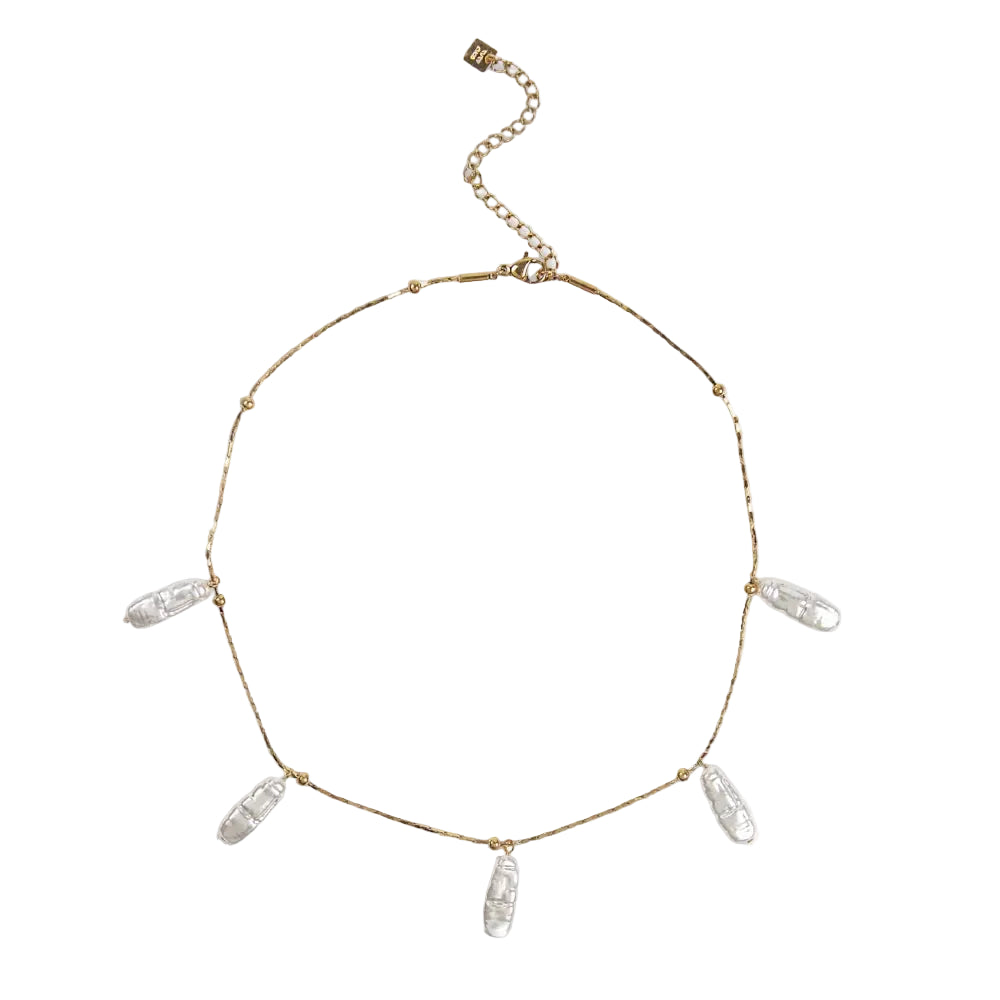 collar o gargantilla de acero dorado hipoalergénico con imitación de perlas. es DE ACERO HIPOALERGÉNICO Y RESISTENTE AL AGUA. sON UNos collares DE PERLAS PEQUEÑAS Y FINAS PAR REGALAR EN EL DÍA DE LA MADRE, DE AMIGO INVISIBLE O PARA UNA PRIMERA COMUNIÓN.
