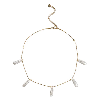 collar o gargantilla de acero dorado hipoalergénico con imitación de perlas. es DE ACERO HIPOALERGÉNICO Y RESISTENTE AL AGUA. sON UNos collares DE PERLAS PEQUEÑAS Y FINAS PAR REGALAR EN EL DÍA DE LA MADRE, DE AMIGO INVISIBLE O PARA UNA PRIMERA COMUNIÓN.