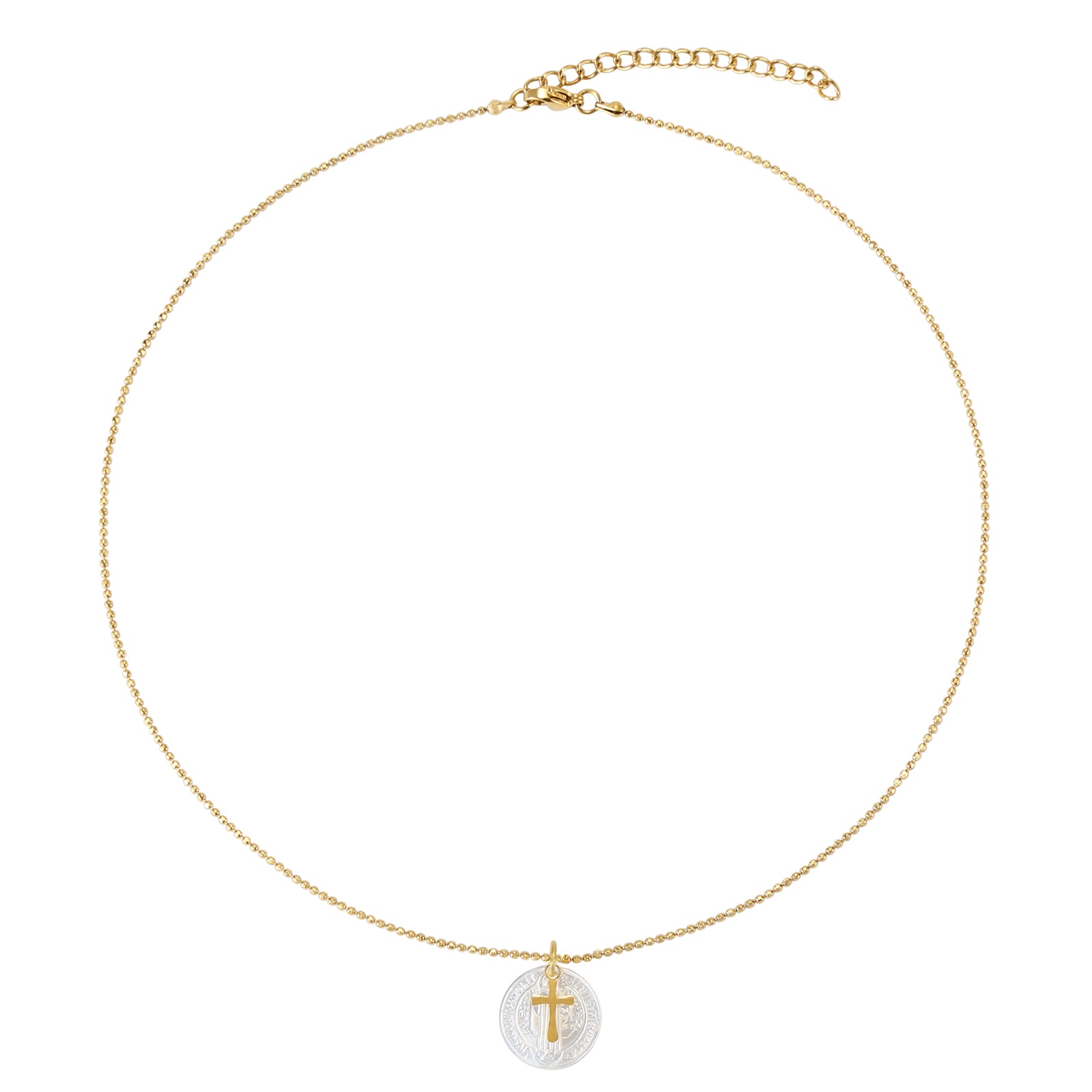 GARGANTILLA dorada con medalla ovalada de san benito en nácar y una cruz. Es de acero hipoalergénico y resistente al agua. 