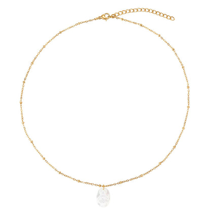 GARGANTILLA dorada con medalla ovalada de la virgen maria en nácar. Es de acero hipoalergénico y resistente al agua. 