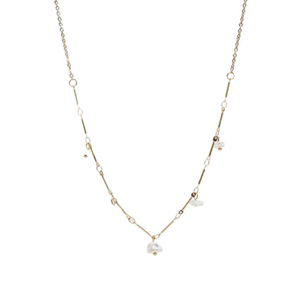 gargantilla boho de cadena dorada con perlas de río. es DE ACERO HIPOALERGÉNICO Y RESISTENTE AL AGUA. sON UNos collares DE PERLAS PEQUEÑAS Y FINAS PAR REGALAR EN EL DÍA DE LA MADRE, DE AMIGO INVISIBLE O PARA UNA PRIMERA COMUNIÓN.