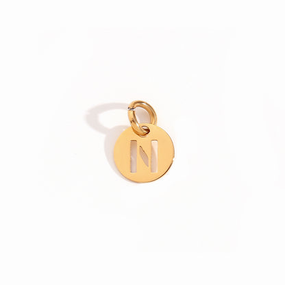 Medallita Letra WATERPROOF (acero y dorado)