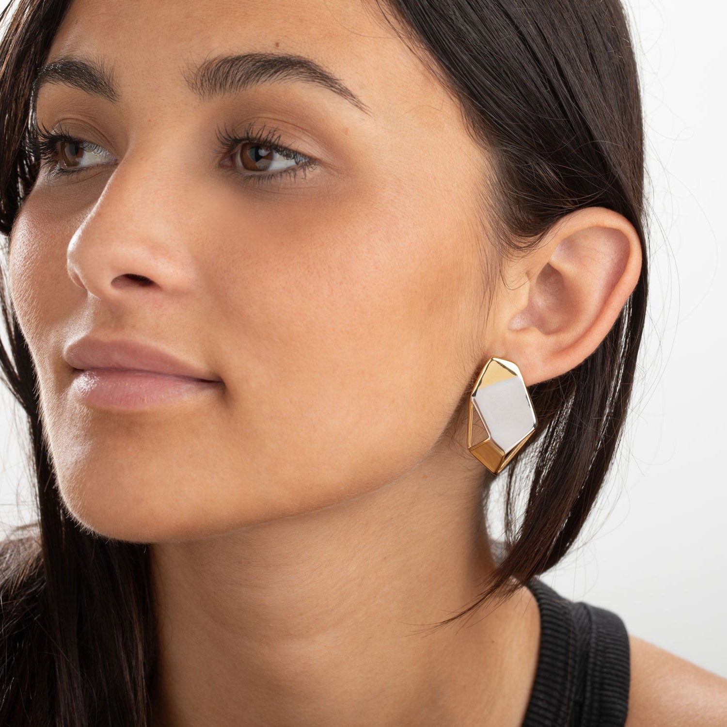 PENDIENTES geometricos bicolor oro y plata. Son GRANDES y de ESTILO VINTAGE. Son de acero hipoalergénico resistente al agua y bañado en oro. No pesan.