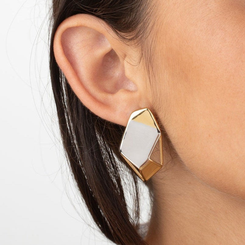 PENDIENTES geometricos bicolor oro y plata. Son GRANDES y de ESTILO VINTAGE. Son de acero hipoalergénico resistente al agua y bañado en oro. No pesan.