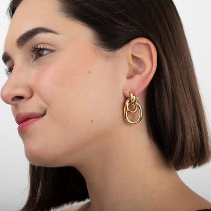 PENDIENTES  de nudo o lazo
ESTILO VINTAGE. Son de acero hipoalergénico resistente al agua y bañado en oro o plata. Diseño similar a los pendientes de de maria pombo por agatha paris