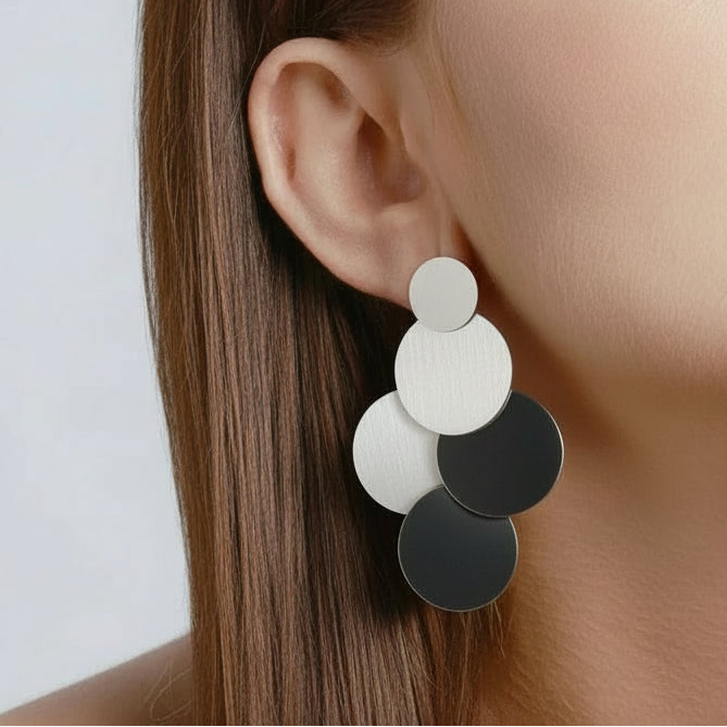 pendientes largos y grandes convertibles 2 en 1. Son de acero hipoalergénico resistente al agua y no pesan. Acabados en dorado y plateado. Perfectos para invitada a boda y eventos, o para fiestas de navidad y salir por la noche