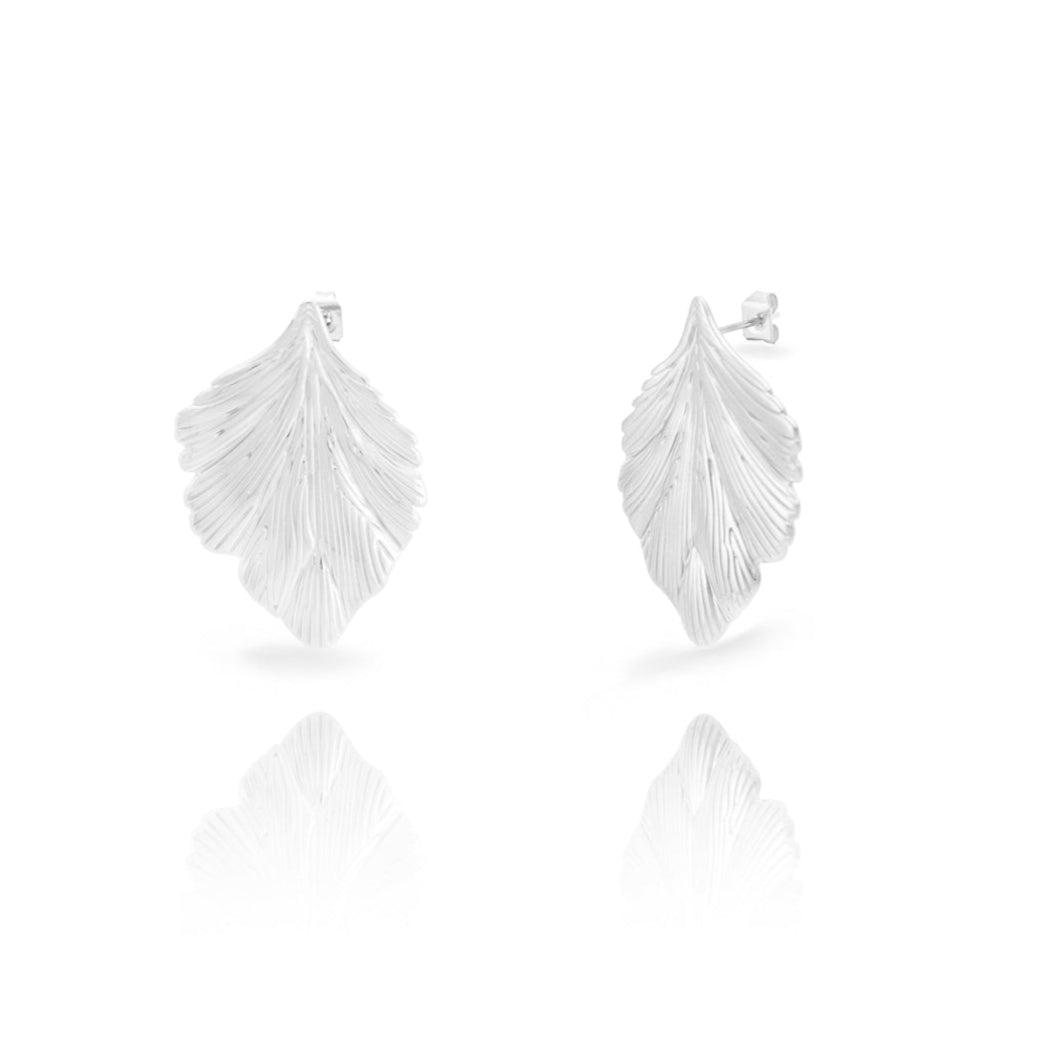 pendientes MEDIANOS para invitada a bodas o eventos en forma de hoja. Son de acero hipoalergenico y resistente al agua. Acabado en dorado y plateado. No pesan, son ligeros