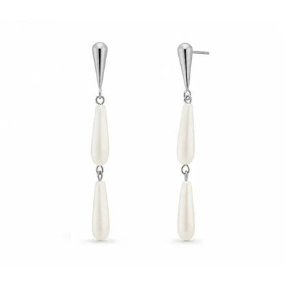 PENDIENTES COLGANTES LARGOS ESTILO BOHO. Son de lágrimas o gotas colgantes DE NÁCAR. No pesan nada. Son de acero hipoalergénico y resistente al agua. Son dorados y perfectos para looks boho y para llevar en la piscina o en el mar. 
