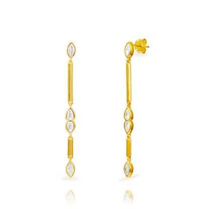 pendientes largos y finos para mujer y adolescente. No pesan nada. Son de plata de ley con baño de oro 18 kilates y circonitas talla marquesa.  ideales para invitada a bodas, bautizos y comuniones. Gold plated sterling silver marquisse zircon long earrings. 
