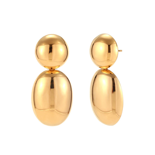 pendientes grandes de fiesta para invitada a boda que son un circulo y un ovalo. el material es acero hipoalergénico resistente al agua con baño de oro o plata. Gold plated stainless steel big kendall and kylie jenner earrings