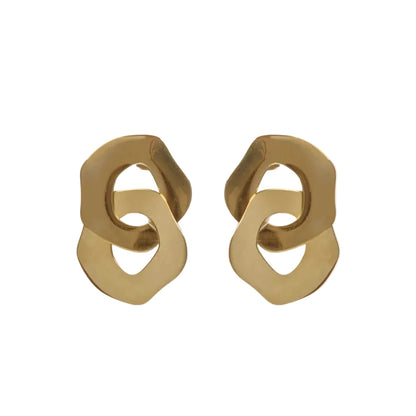 PENDIENTES MEDIANOS DE ESLABÓN ENTRELAZADO DORADOS. Son ideales para el día a día, ligeros e hipoalergénicos. El material es acero quirúrgico, inoxidable y resistente al agua y al sudor. 