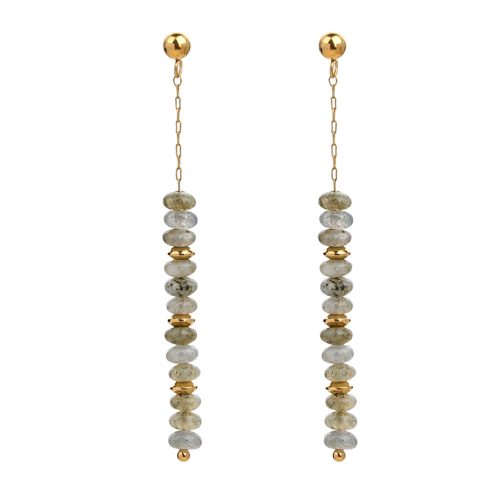 pendientes largos de estilo boho. son de acero quirúrgico, inoxidable, hipoalergénico y resistente al agua. Acabado dorado y cuentas de piedra natural como lapislázuli, aventurina roja o labradorita. Ideales para un look más hippy de noches de verano en la playa.