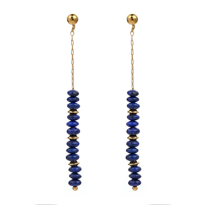 pendientes largos de estilo boho. son de acero quirúrgico, inoxidable, hipoalergénico y resistente al agua. Acabado dorado y cuentas de piedra natural como lapislázuli, aventurina roja o labradorita. Ideales para un look más hippy de noches de verano en la playa.