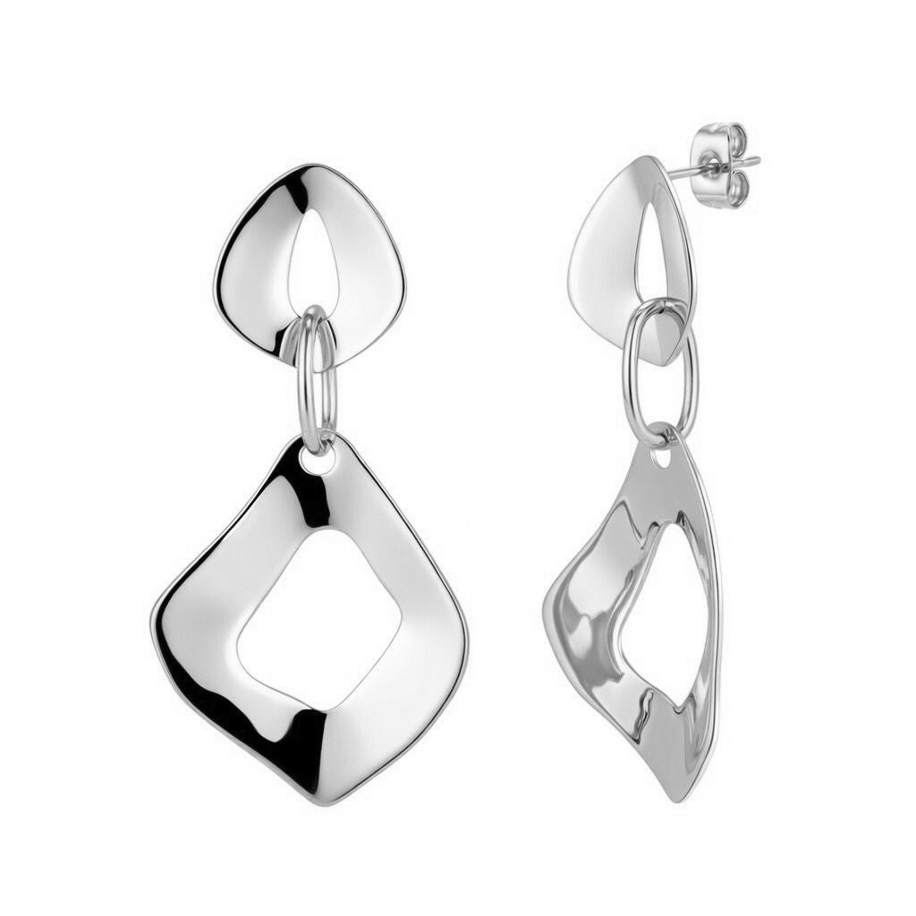pendientes largos para invitada a boda de eslabón con romboides resistentes al agua porque están confeccionados en acero inoxidable con baño de oro.  Gold plated stainless Steel big rhombus chain waterproof earrings