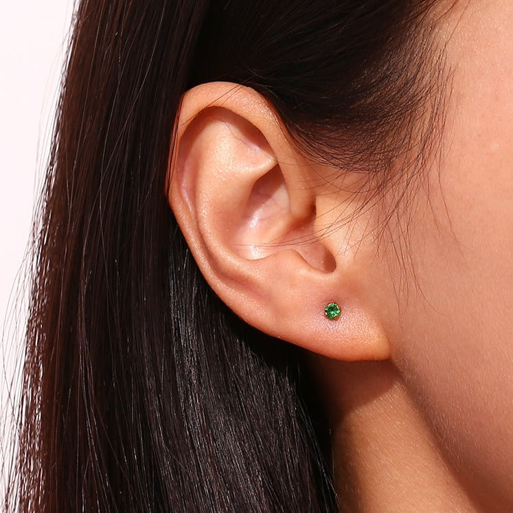 pendientes de brillante color azul rosa naranja verde negro blanco para piercing de cartilago. son de acero hipoalergénico y resistente al agua