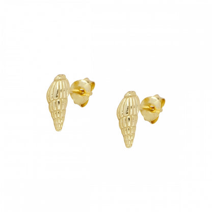 pendientes para verano de CARACOLA. Son perfectos para piercing y el material es de plata de ley con baño de oro 18 kilates. gold plated sterling silver seashell piercing earrings
