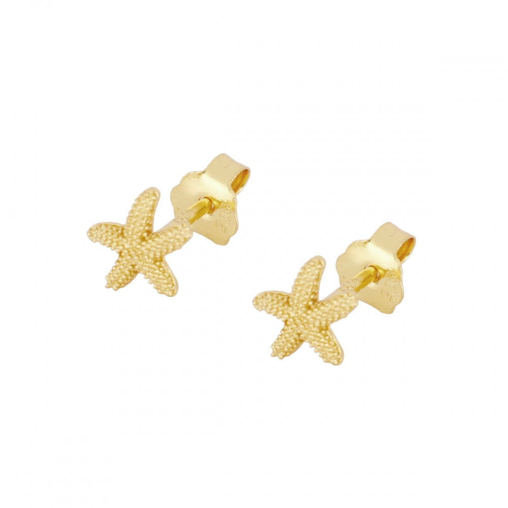 pendientes de estrella de mar para verano. Ideales para regalar a niña. Son de plata de ley 925 con baño de oro 18 kilates. Hipoalergénicos. GOld plated sterling silver starfish earrings