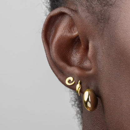 pendientes pequeños de guindilla o chile en plata de ley con baño de oro 18 kilates.