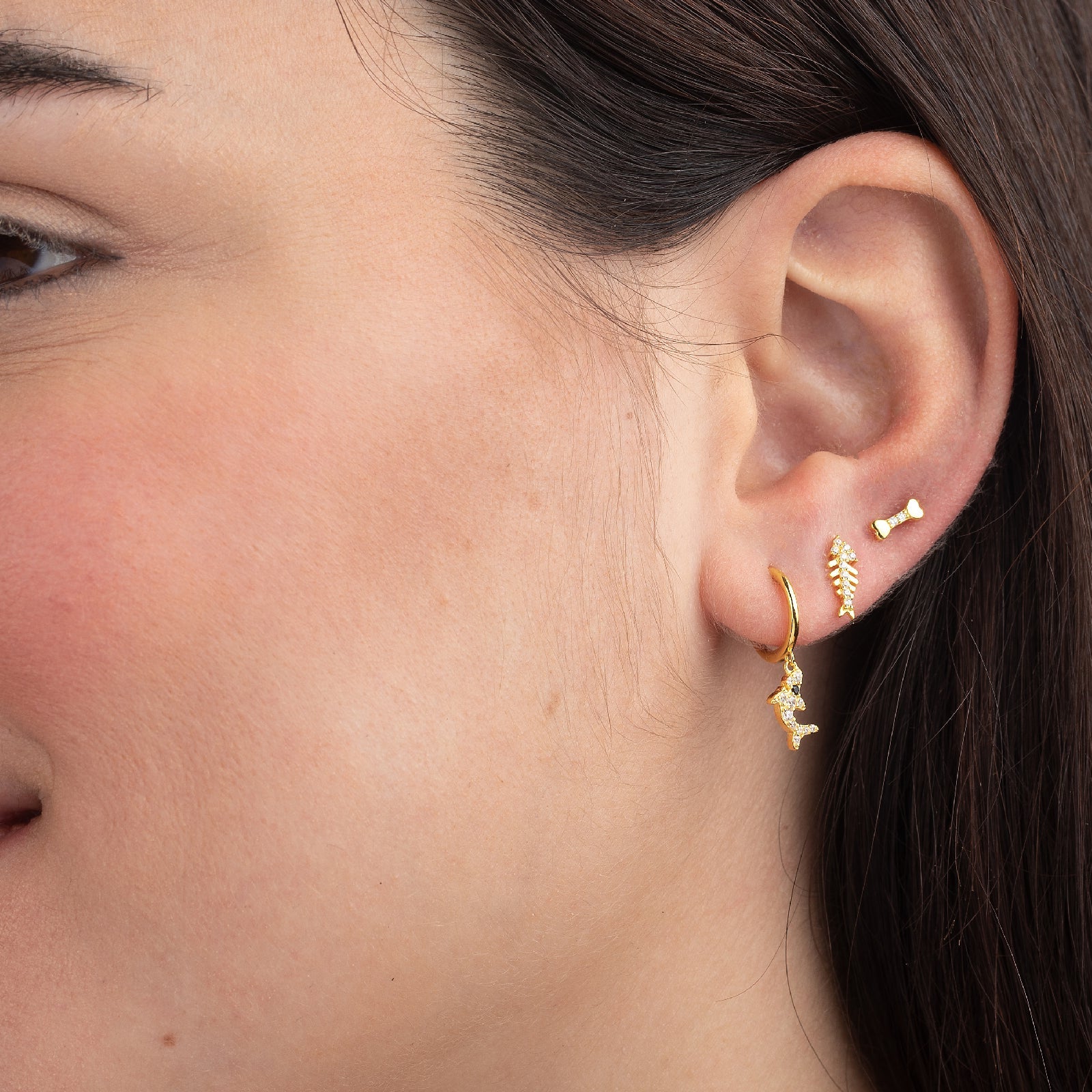 pendientes para verano de RASPA DE PEZ. Son perfectos para piercing y el material es de plata de ley con baño de oro 18 kilates. gold plated sterling silver sunglasses earrings