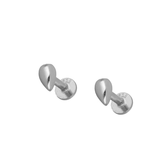 pendientes de piercing hipoalergénicos para cartílago o helix. Son de plata de ley con baño de oro 18 kilates. Tienen forma de lágrima o gota y cierre plano por detrás.