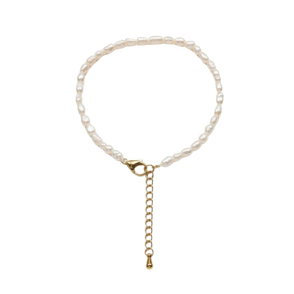 PULSERAS DE PERLA DE ARROZ CULTIVADA. SON DE ACERO HIPOALERGÉNICO Y RESISTENTE AL AGUA. sON UNAS PULSERAS DE PERLAS PEQUEÑAS Y FINAS PAR REGALAR EN EL DÍA DE LA MADRE, DE AMIGO INVISIBLE O PARA UNA PRIMERA COMUNIÓN.