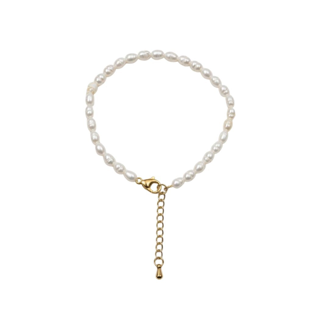 PULSERAS DE PERLA DE ARROZ CULTIVADA. SON DE ACERO HIPOALERGÉNICO Y RESISTENTE AL AGUA. sON UNAS PULSERAS DE PERLAS PEQUEÑAS Y FINAS PAR REGALAR EN EL DÍA DE LA MADRE, DE AMIGO INVISIBLE O PARA UNA PRIMERA COMUNIÓN.