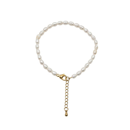 PULSERAS DE PERLA DE ARROZ CULTIVADA. SON DE ACERO HIPOALERGÉNICO Y RESISTENTE AL AGUA. sON UNAS PULSERAS DE PERLAS PEQUEÑAS Y FINAS PAR REGALAR EN EL DÍA DE LA MADRE, DE AMIGO INVISIBLE O PARA UNA PRIMERA COMUNIÓN.