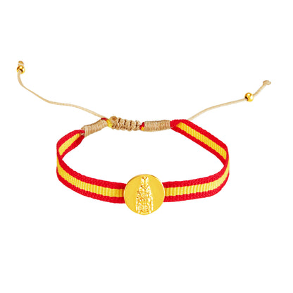 pulsera de cordón ajustable con medalla de la virgen de montserrat en acero hipoalergénico bañado en oro o plata. Es resistente al agua y apta para niños