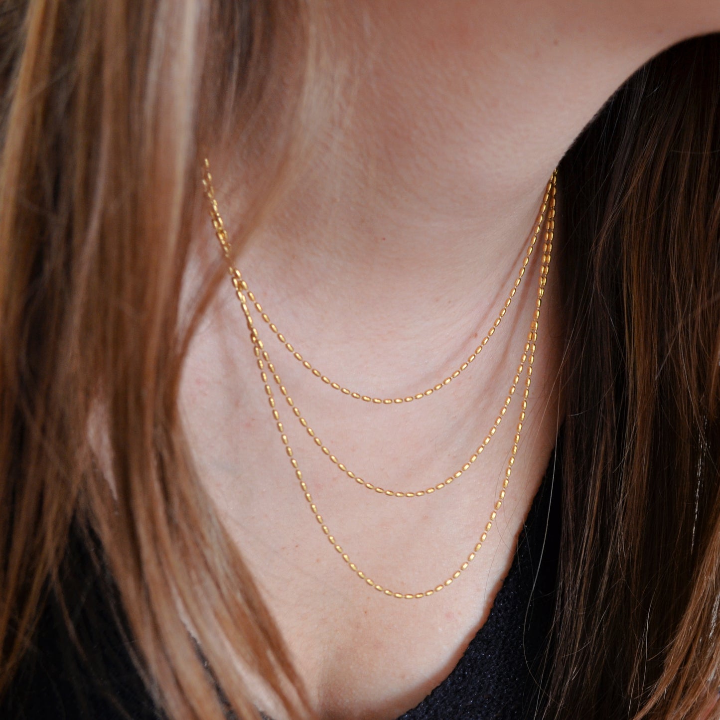 Collar boho de tres cadenas juntas en acero hipoalergénicos resistente al agua. Son 3 collares en 1.