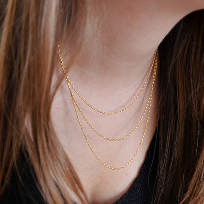 Collar boho de tres cadenas juntas en acero hipoalergénicos resistente al agua. Son 3 collares en 1.