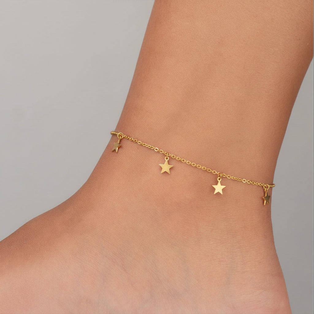 tobillera de CADENA con estrellas resistente al agua en dorado.  Es de acero hipoalergénico y se puede mojar. Ideal para adolescentes y como regalo duradero