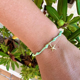 Colgante o charm de estrella de mar para personalizar una gargantilla o pulsera en plata de ley con baño de oro 18 kilates