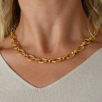 collar de cadena dorada vintage con eslabón grande estilo años 80 y 90. gold plated stainless steel vintage chunky chain necklace