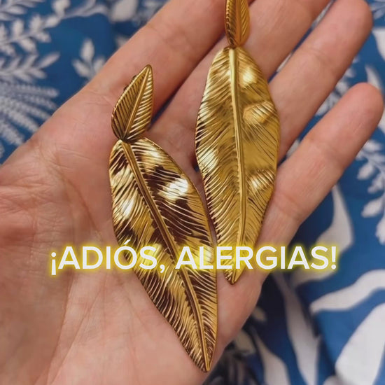 pendientes dorados largos de hoja para invitada a boda o fiesta de primavera. son de acero resistente al agua e hipoalergénico. Gold plated stainless steel long leaf earrings