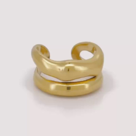 anillo boho ajustable,grande, dorado y resistente al agua ideal para  completar look de Invitada a bodas, bautizos y comuniones. está confeccionado en acero hipoalergénico y es la idea de regalo perfecto para el día de la madre o amigo invisible. Gold plated stainless steel adjustable waterproof ring