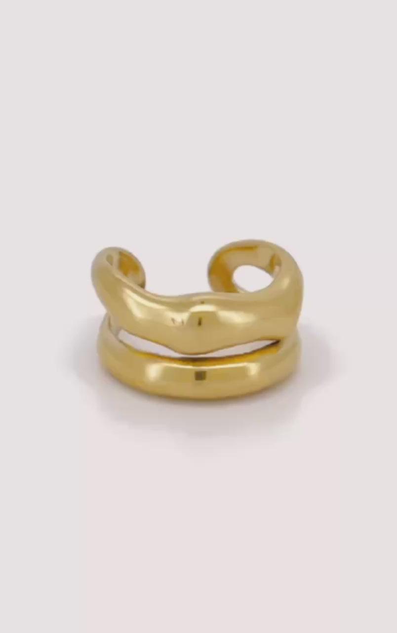 anillo boho ajustable,grande, dorado y resistente al agua ideal para  completar look de Invitada a bodas, bautizos y comuniones. está confeccionado en acero hipoalergénico y es la idea de regalo perfecto para el día de la madre o amigo invisible. Gold plated stainless steel adjustable waterproof ring