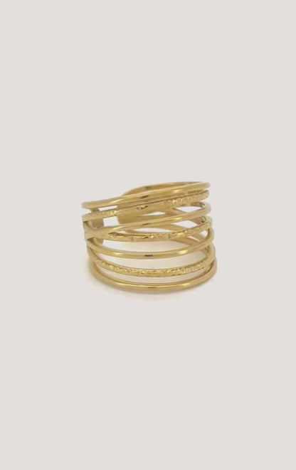 anillo boho ajustable,grande, dorado y resistente al agua ideal para  completar look de Invitada a bodas, bautizos y comuniones. está confeccionado en acero hipoalergénico y es la idea de regalo perfecto para el día de la madre o amigo invisible. Gold plated stainless steel adjustable waterproof ring