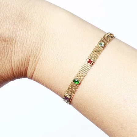 pulsera bismarck con piedras de colores. Es de acero hipoalergénico y resistente al agua. acabado en dorado y plateado