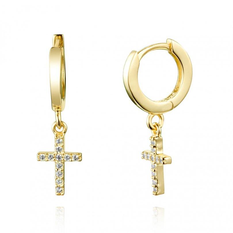 aros pequeños con colgante o charm en forma de cruz con circonitas y confeccionados en plata de ley y baño de oro 18 kilates