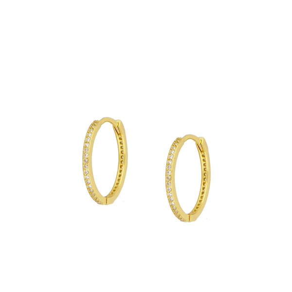 pendientes de aro grandes y básicos con circonitas como los de jennifer lopez. Estan confeccionados en plata de ley con baño de oro 18 kilates y cierre fácil. JLO´s gold plated sterling silver zircon hoop earrings.
