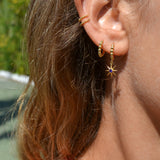 pendientes de aro para piercing con colgante de estrella y circonita lila. Gold plated silver star hoop earrings with lilac or purple zircon