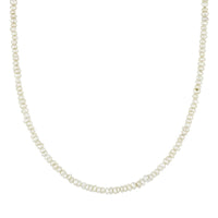 GARGANTILLa personalizada con perlas pequeñas de río o perlitas que se puede llevar tipo chocker y está confeccionada en plata de ley con baño de oro 18 kilates