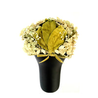 Tocado o casquete vintage con flores y hojas verde y blanco para invitada a boda